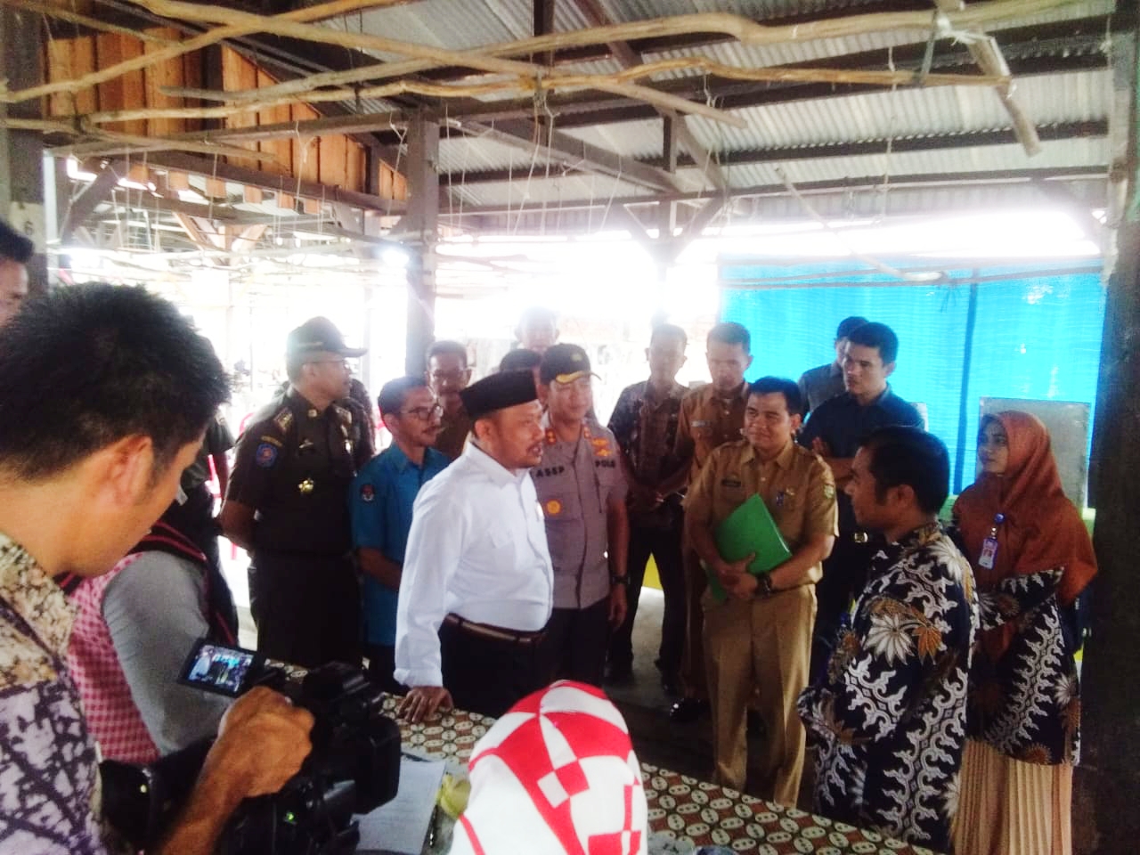 Bupati Kampar Bersama Kapolres Meninjau Pelaksanaan Pilkades Serentak di Sejumlah TPS