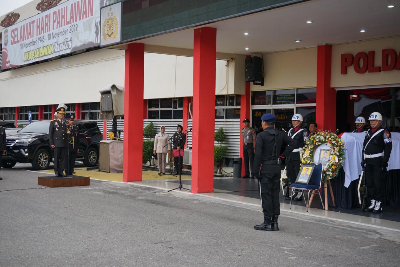 Kapolda Riau Pimpin Langsung Pemakaman Almarhum Bripka (Anumerta) Hendra Saut Parulian Sibarani