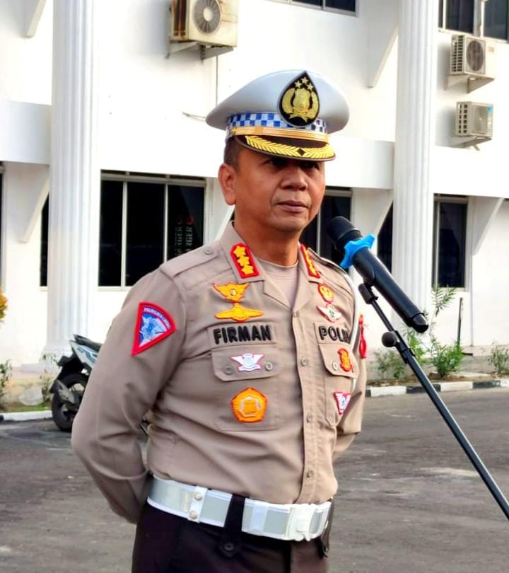 Sempena Hari Guru Nasional Tahun 2022, Ditlantas Polda Riau Berikan Bantuan Sosial Kepada Guru Honorer