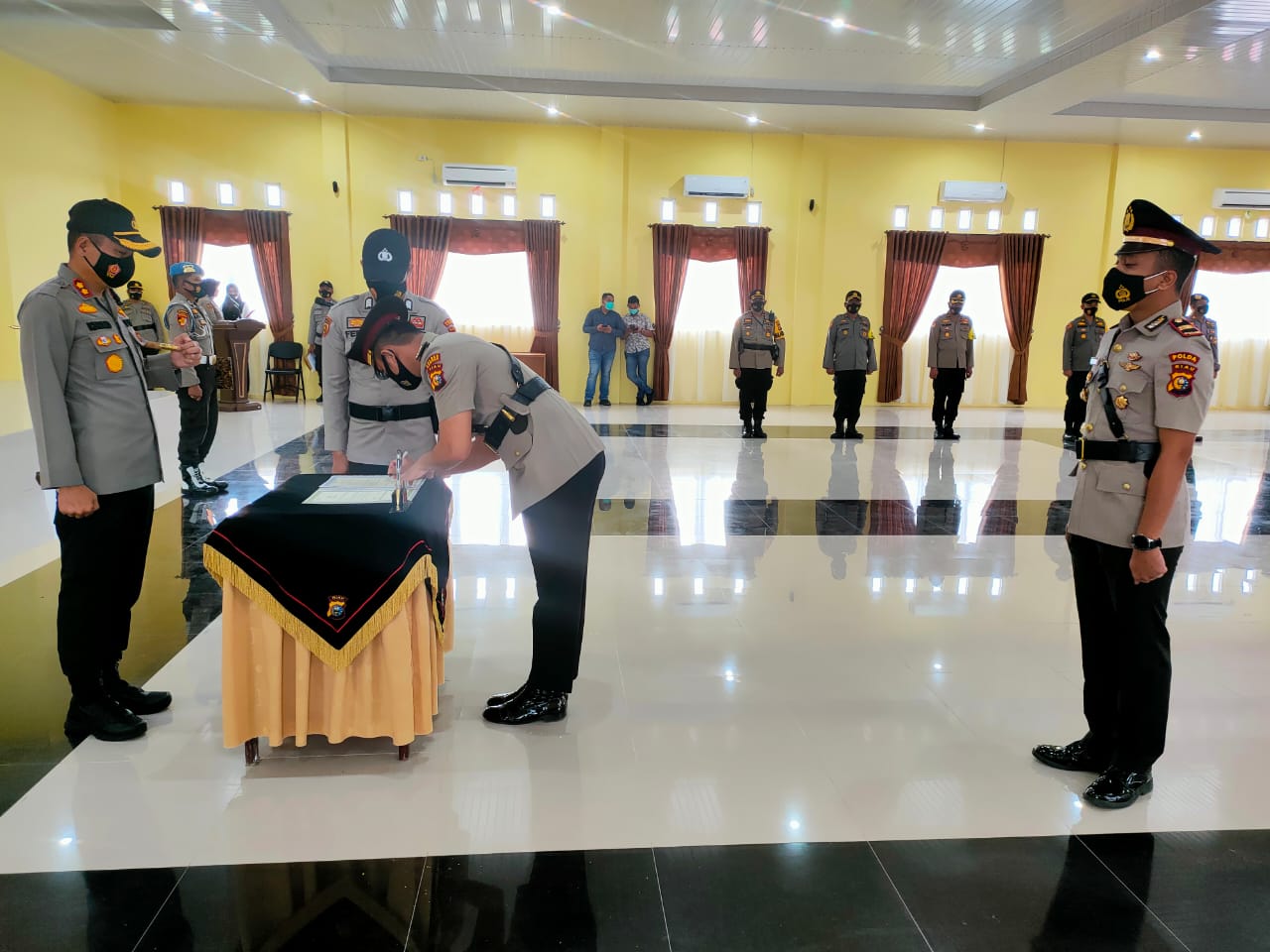 Kapolres Kampar Pimpin Upacara Sertijab Kapolsek Tambang