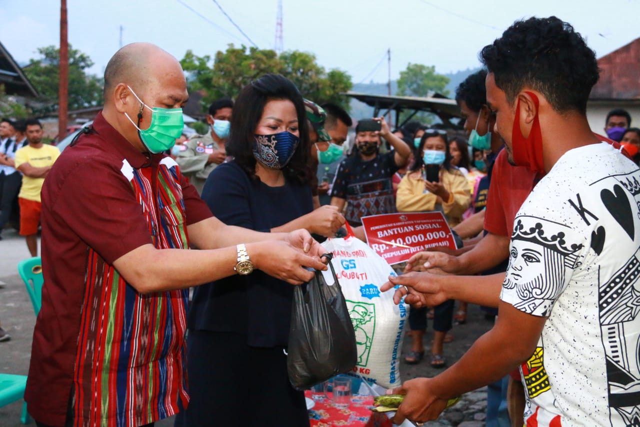 Bupati Taput Berikan Bantuan Bagi Korban Kebakaran di Dua Desa Kecamatan Tarutung