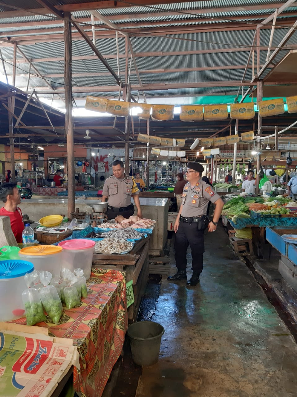 Kapolsek Pahandut AKP Edia Sutaata, S.H., M.H, Memantau Harga Sembako