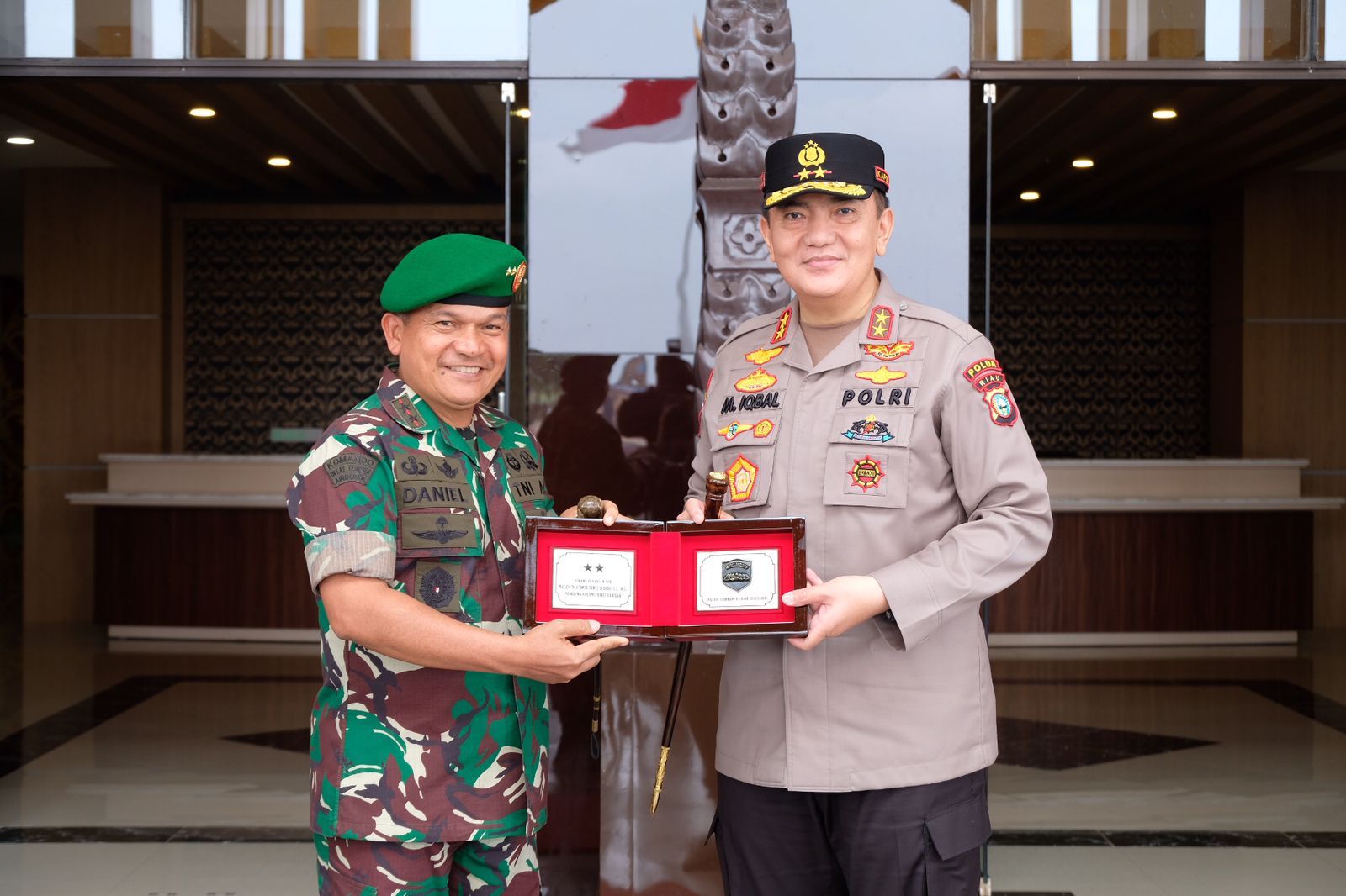 Kunker Ke Mapolda Riau, Pangdam I/BB Sampaikan Apresiasi Jalinan Sinergitas TNI Polri, Kapolda Bangga Di Kunjungi Pangdam