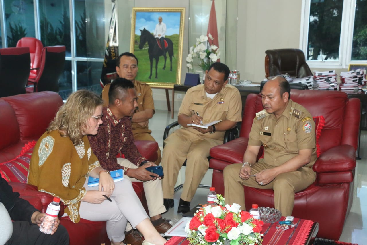 Bupati Taput Terima Audiensi Kedubes Belanda Perihal Rencana Kunjungan Ratu dan Raja Belanda