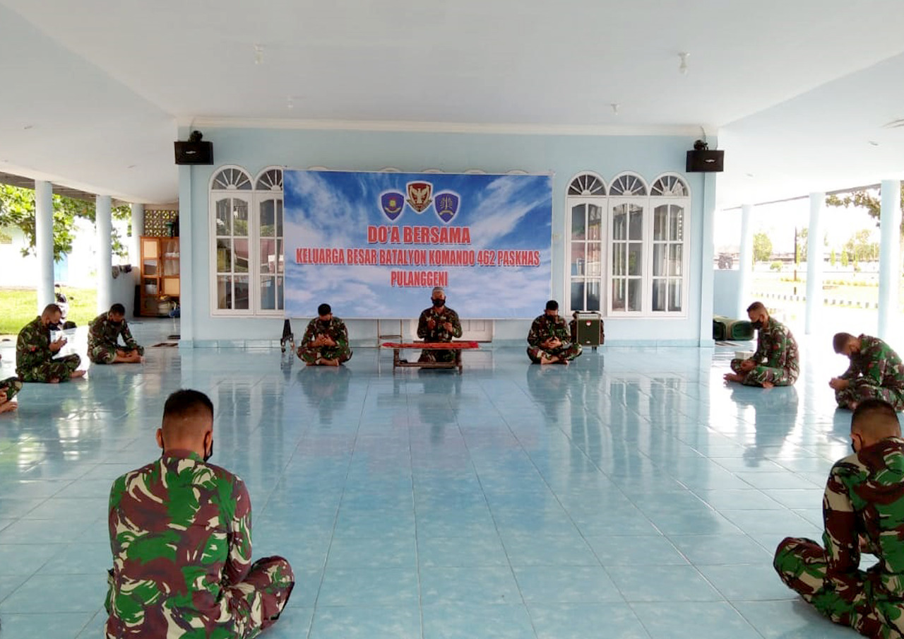 Lambangja Dan Cegah Covid-19 Yonko 462 Paskhas Gelar Doa Bersama
