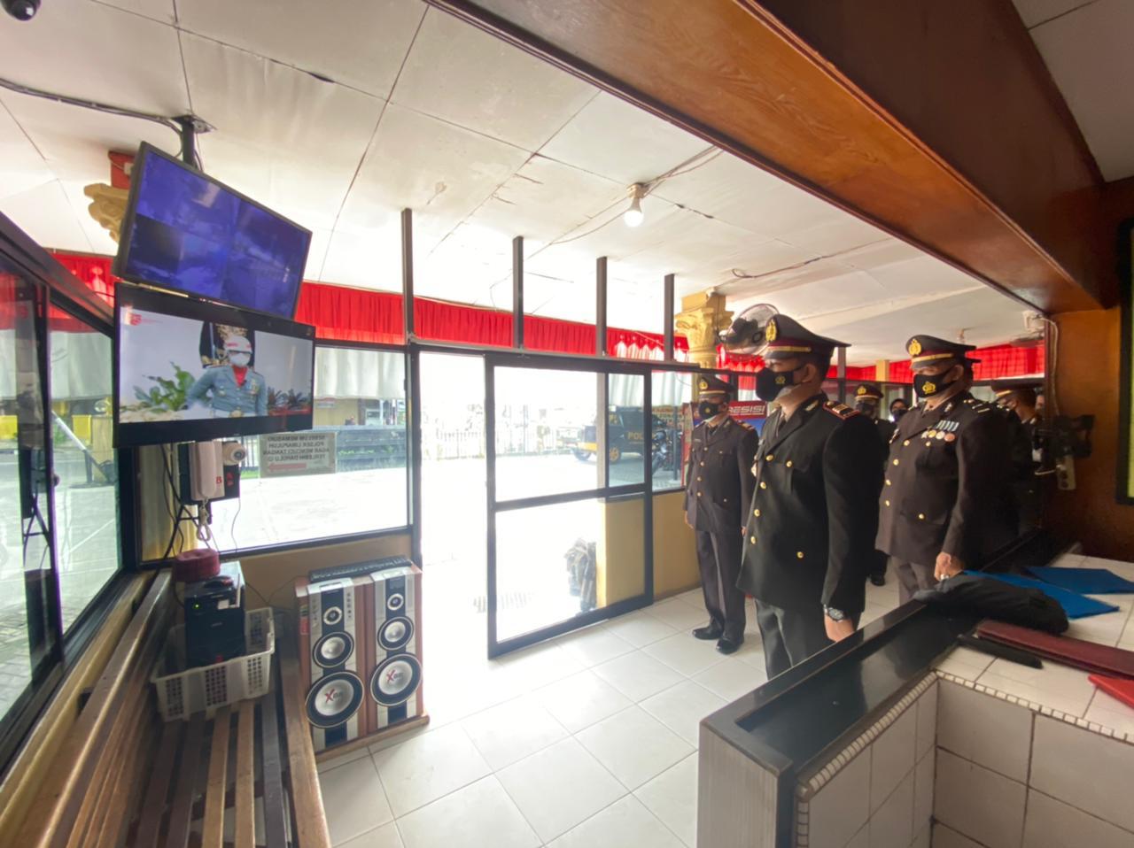 Peringatan Dirgahayu Kemerdekaan RI Ke-76, Polsek Limapuluh Polresta Pekanbaru Gelar Upacara Bendera Secara Virtual