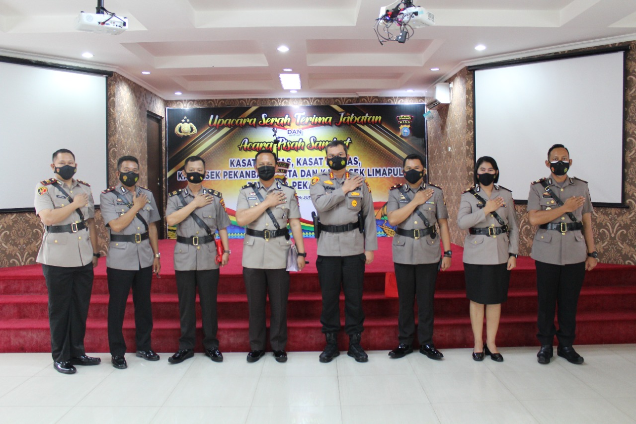 Kapolresta Pimpin Sertijab Jabatan Kasat dan Kapolsek Jajaran Polresta Pekanbaru