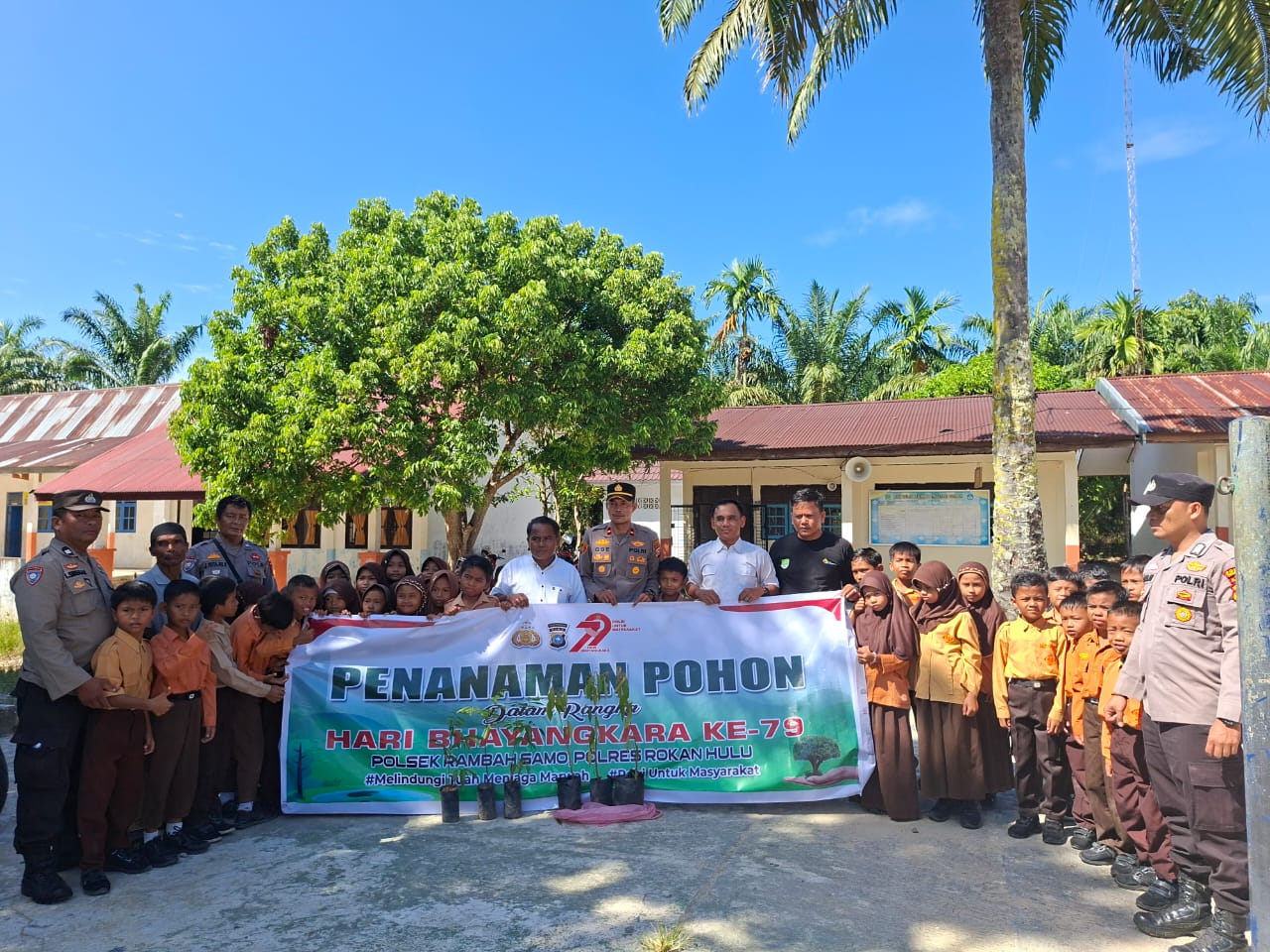 Operasi Patuh Lancang Kuning 2025, Polres Rohul Barengi Dengan Penanaman Pohon Dan Edukasi Lingkungan di Beberapa Sekolah