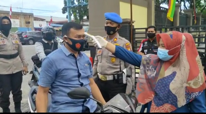 Cegah Penyebaran Covid-19, Polresta Pekanbaru Lakukan Pemeriksaan Terhadap Personilnya Penggunaan Masker