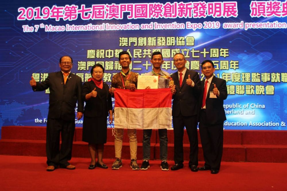Firman dan Herfran Meraih Medali Emas Dalam Lomba Sains Internasional Macau