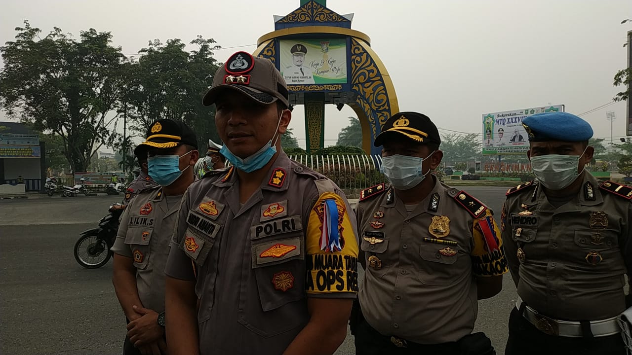Memburuknya Kualitas Udara Saat Ini, Polres Kampar Bagikan Ribuan Masker Untuk Masyarakat