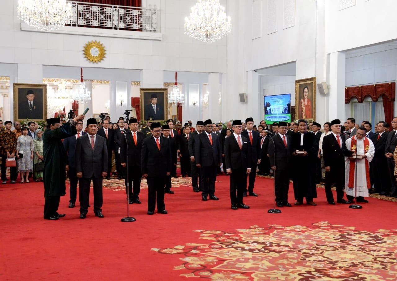 Presiden Jokowi Lantik 12 Wamen di Istana