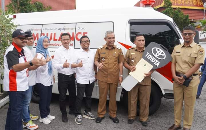 Kabupaten Kampar Terima 1 Unit Ambulace CSR dari PT Agung Toyota Untuk Kecamatan Kampar Kiri Hulu
