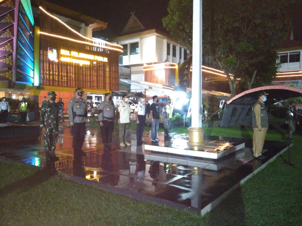 Dandim 0301/PBR Hadiri Apel Gabungan Dalam Rangka Pengamanan Malam Takbir Hari Raya Idul Fitri 1442 H di Halaman MPP