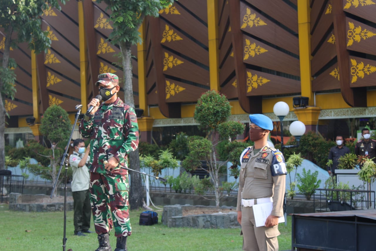 Dandim 0301/PBR Pimpin Apel Gelar Pasukan Pelaksanaan PPKM Level IV di Kota Pekanbaru