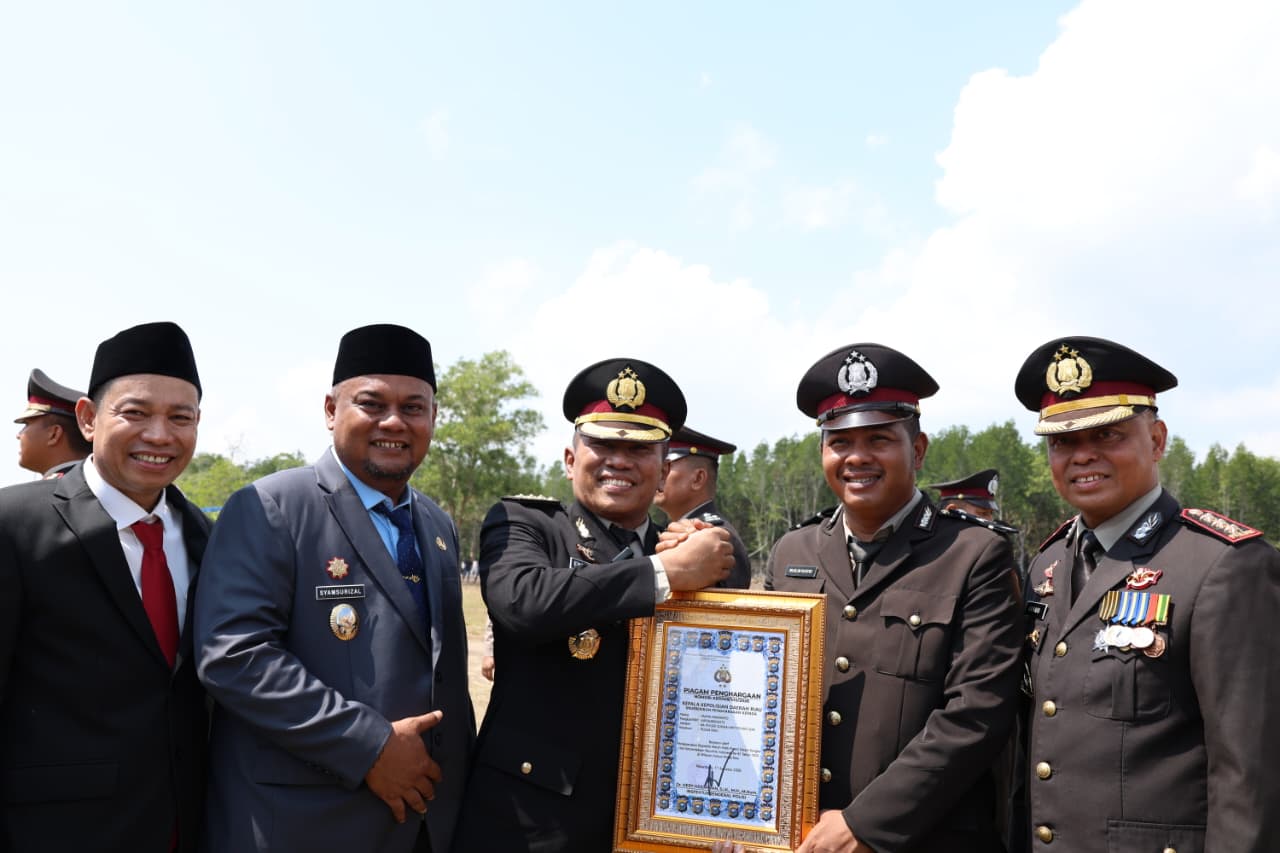 HUT RI Ke-81 di Kampung Bungsur Berlangsung Khidmat, Dirbinmas Berikan Piagam Penghargaan dan Bibit Pohon