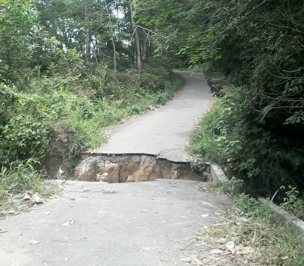 Jalan Abadi Sorek Satu Pelalawan Sudah 3 Bulan Terputus, Tak Kunjung Diperbaiki