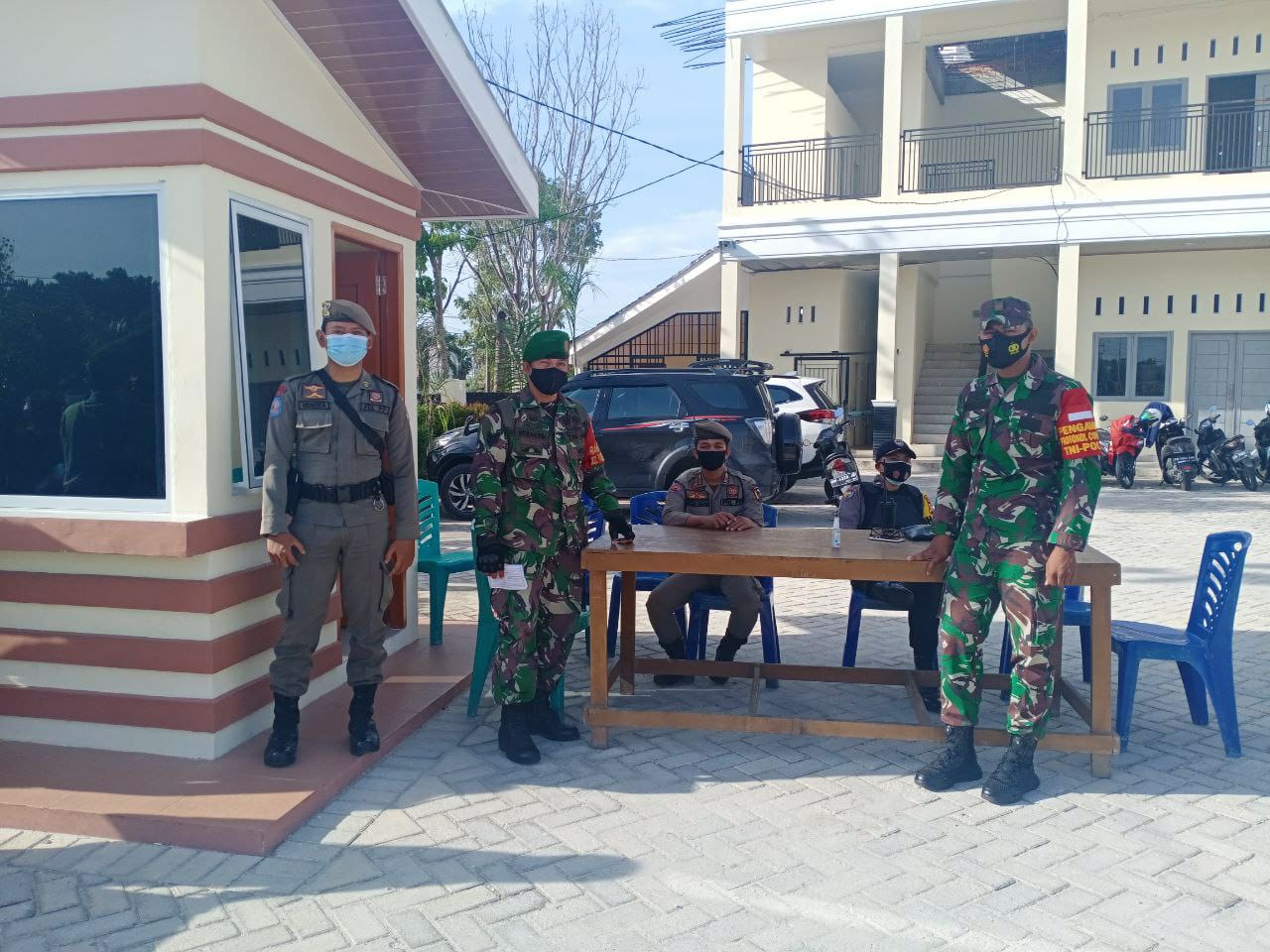 Babinsa Kodim 0301/PBR Monitoring Kegiatan Ibadah Hari Jumat Agung di Gereja HKBP Resort Rajawali