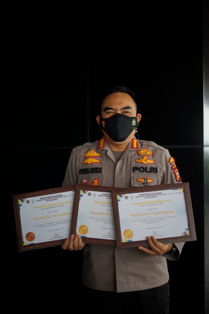 Polresta Pekanbaru Raih Penghargaan Evaluasi Dan Apresiasi Kinerja Pelaksanaan Anggaran Tahun 2021