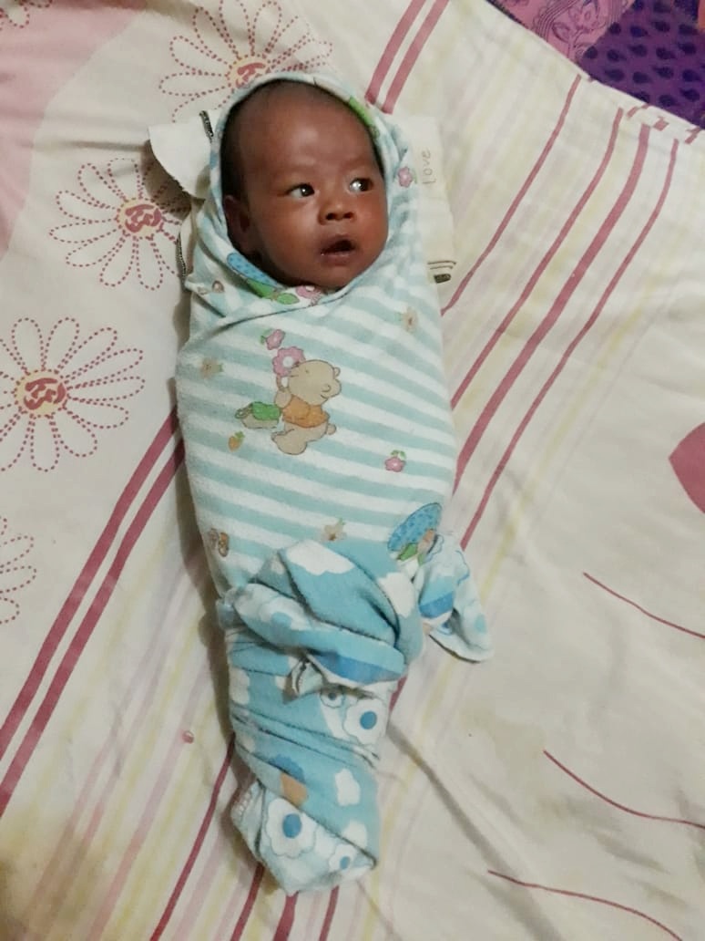 Heboh, Bayi Mungil Ditemukan Diteras Rumah Warga di Rohil