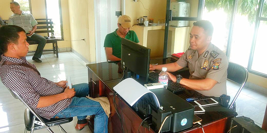 Tomi Andri Resmi Laporkan Akun Facebook Wais Alqorni Ke Polres Tanggamus