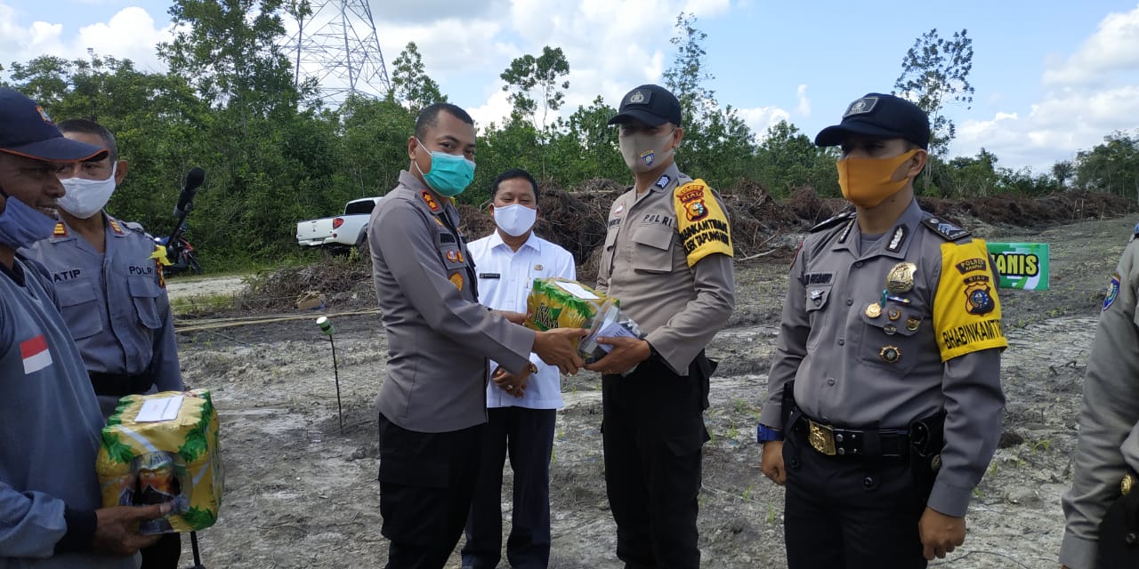 Ketua Bhayangkari Riau Berikan 200 Paket Tali Asih Untuk Bhabinkamtibmas dan Polantas di Kampar