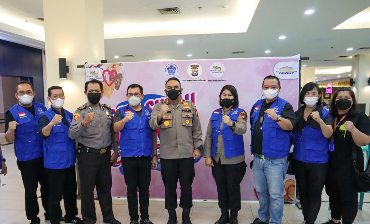 Kerjasama Dengan PSMTI Dan Mall Pekanbaru, Kapolresta Tinjau Vaksinasi Dan Donor Darah