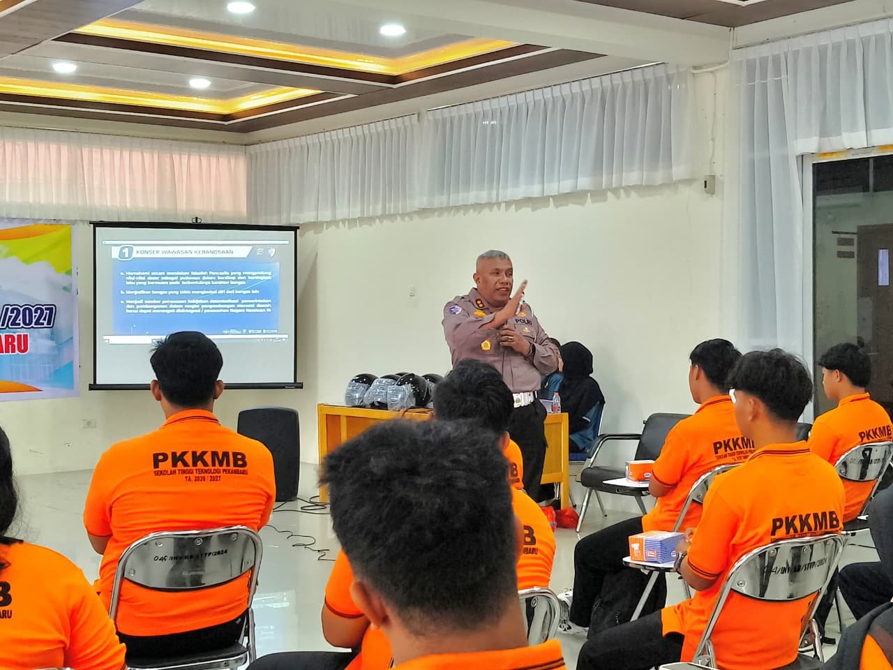 Polantas Karib Edukasi Mahasiswa Baru STT Pekanbaru, Dorong Generasi Muda Jadi Pelopor Keselamatan Berlalu Lintas Dan Cinta Lingkungan