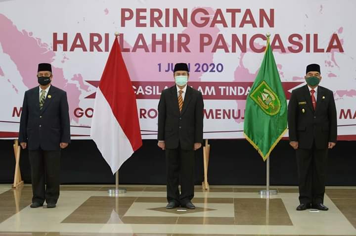 Peringati Hari Lahir Pancasila Ditengah Pandemi Covid-19, Gubri Ikuti Upacara Secara Virtual