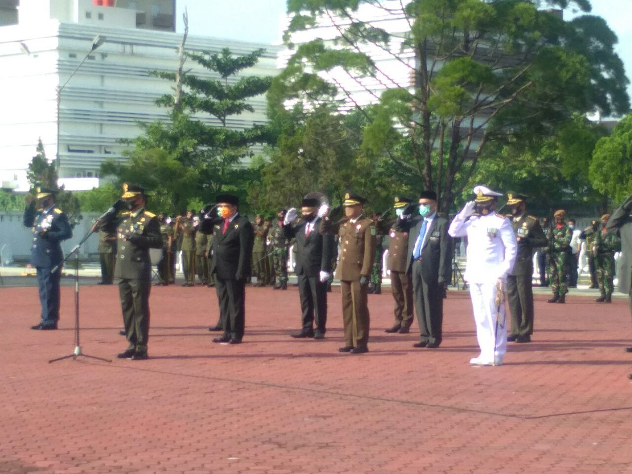 Dandim 0301/PBR Ikuti Upacara Ziarah Nasional Dalam Rangka Memperingati HUT TNI Ke-75 Tahun 2020 di TMP Kusuma Dharma