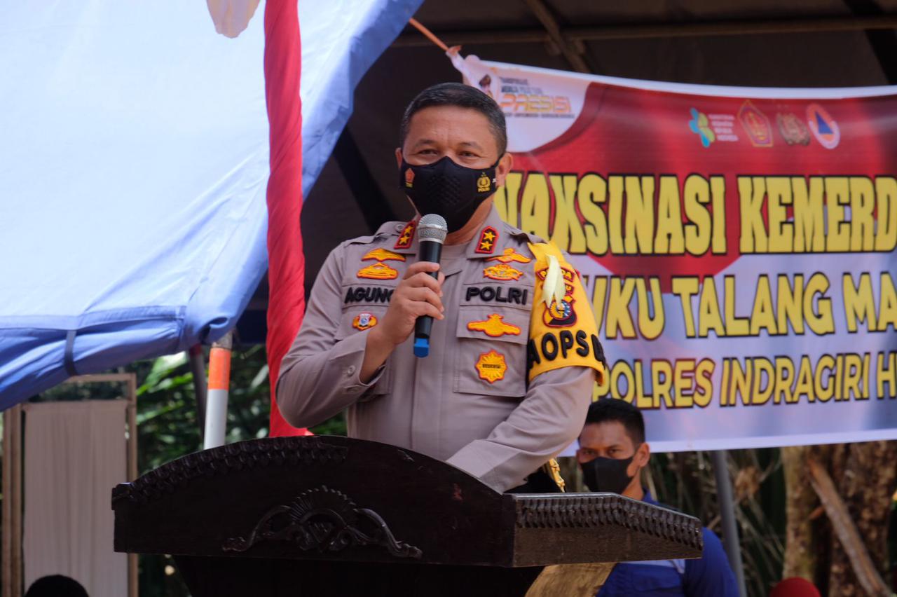 Vaksinasi Kemerdekaan Polda Riau Jangkau Masyarakat Pedalaman Suku Talang Mamak Kabupaten Indragiri Hulu