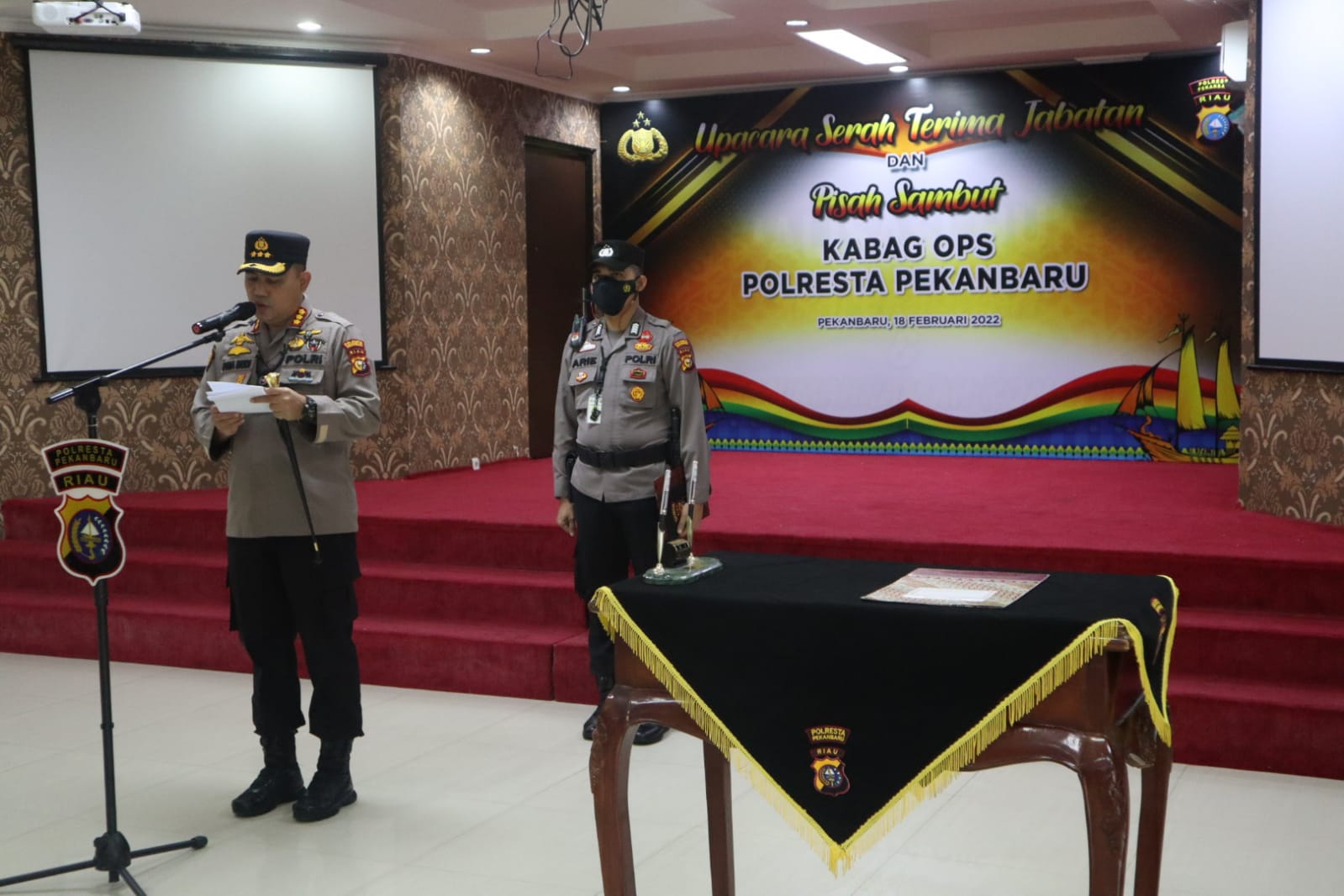 Kapolresta Pimpin Upacara Serah Terima Jabatan Kabag Ops Polresta Pekanbaru