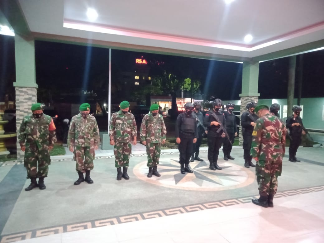 Satuan Brimob Polda Riau Dan Kodim 0301/Pekanbaru Gelar Patroli Sinergitas Garnisum