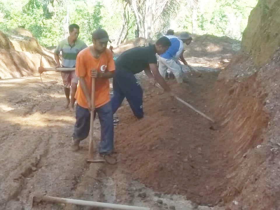 Kecewa, Sejumlah Petani Perkebunan Jambur Latong Aceh Tenggara, Memperbaiki Kembali Proyek Pengerasan Jalan