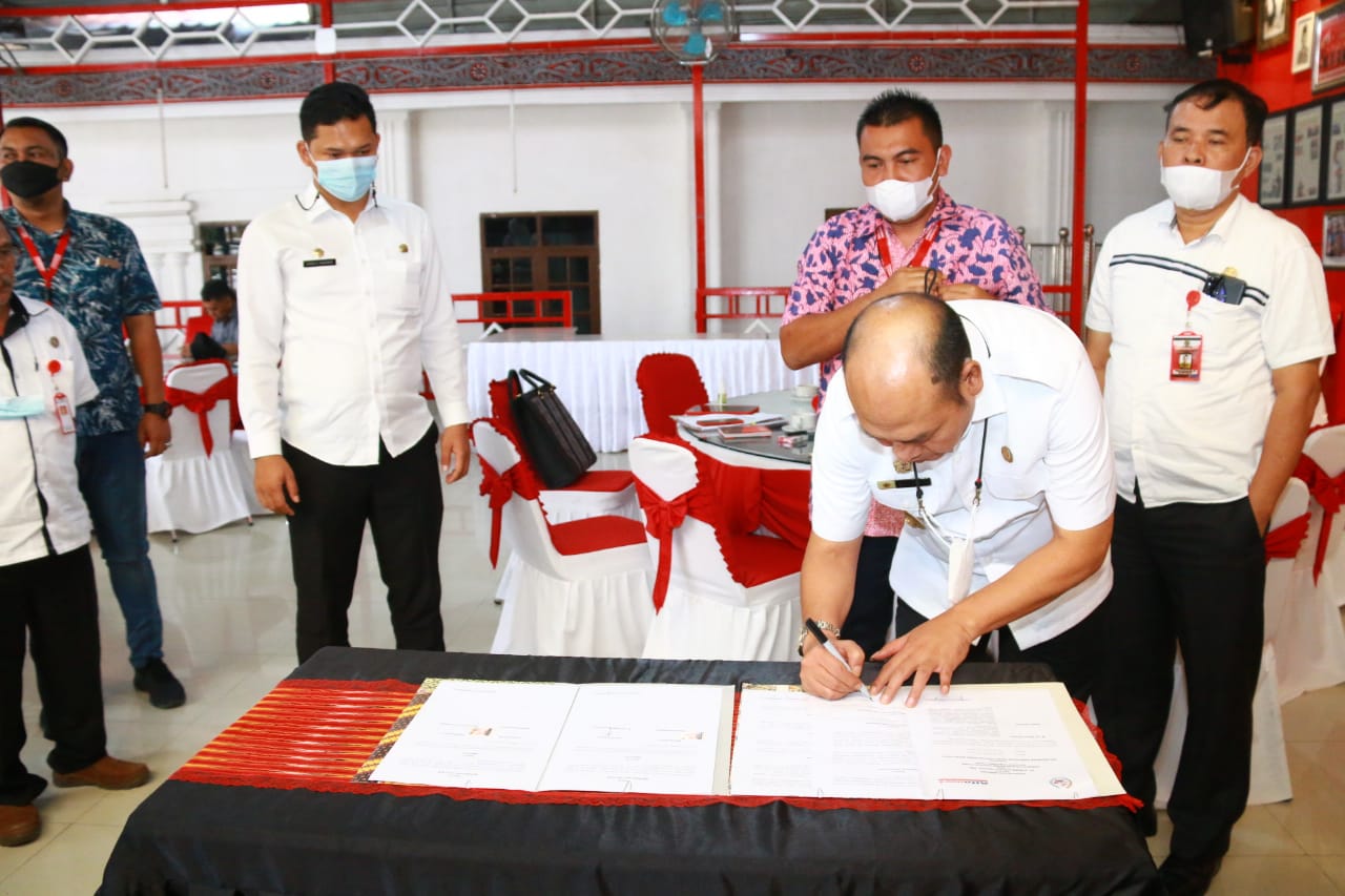 Bupati Taput: Produk Lokal Taput Harus Mendapat Tempat Yang Paling Strategis di Gerai Alfamart