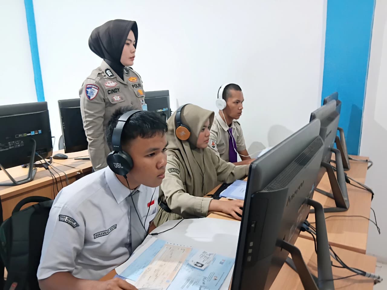 Terima Challenge Tanam Pohon Dari Kapolda, Siswa SMA Riau Dapat SIM Gratis
