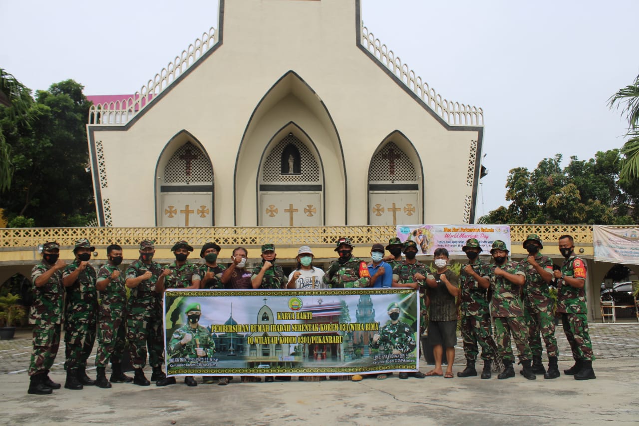 Jajaran Kodim 0301/PBR Melaksanakan Karya Bakti Pembersihan Rumah Ibadah Serentak