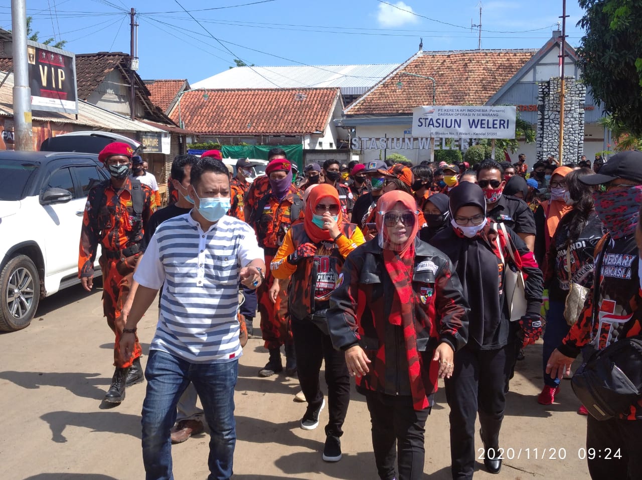 NUrani Baksos Bareng Pemuda Pancasila dan Rajekwesi di Pasar Weleri