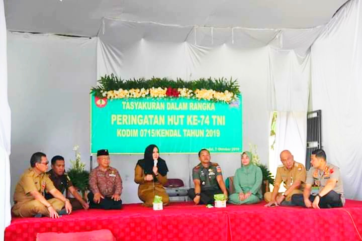 Bupati Mirna Annisa Hadiri Tasyakuran HUT TNI ke-74 di Kodim Kendal