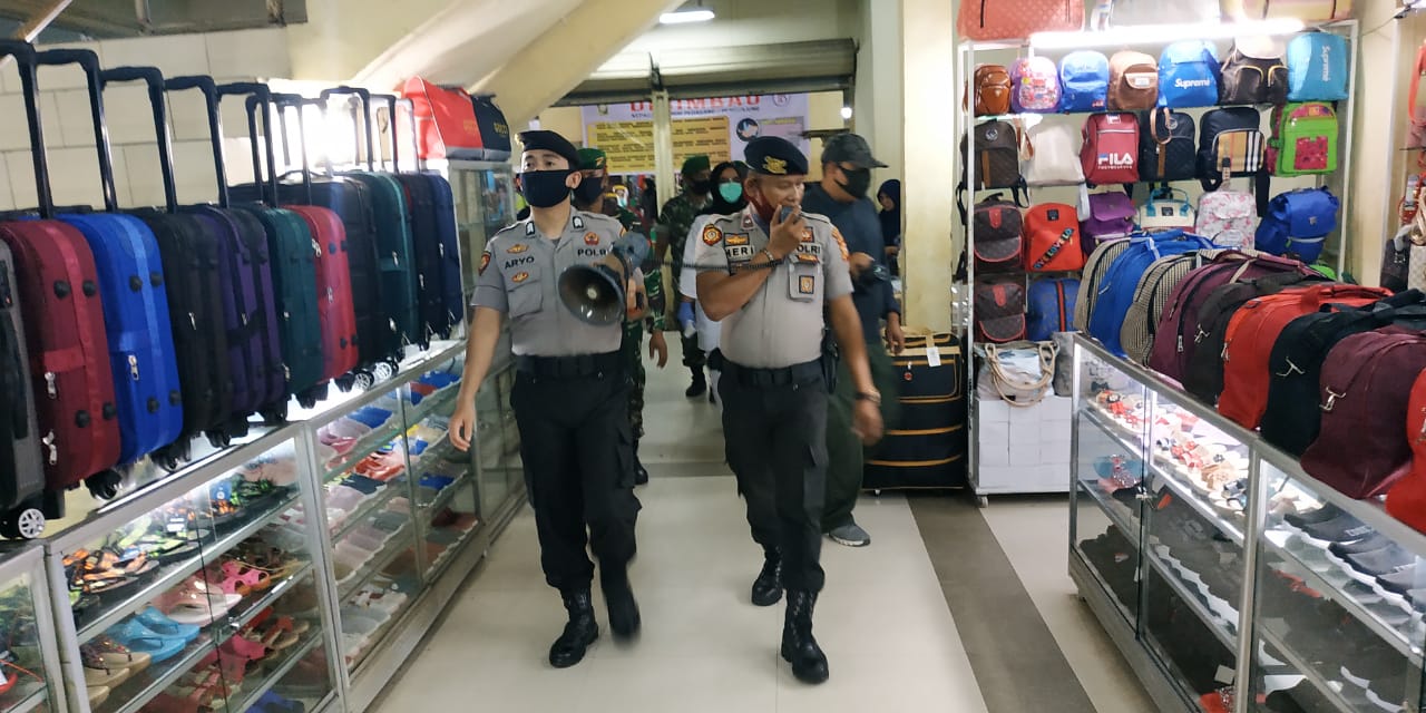 Terapkan New Normal, Petugas Gabungan di Kabupaten Kampar Tertibkan Masyarakat di Plaza Bangkinang