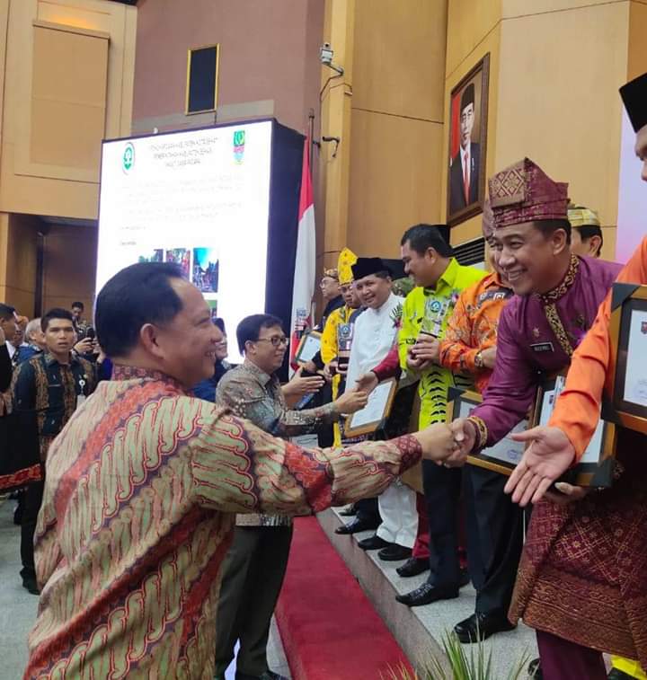 Pemerintah Kota Pekanbaru Menerima Penganugerahan Swasti Saba Tahun 2019 dari Pemerintah Pusat