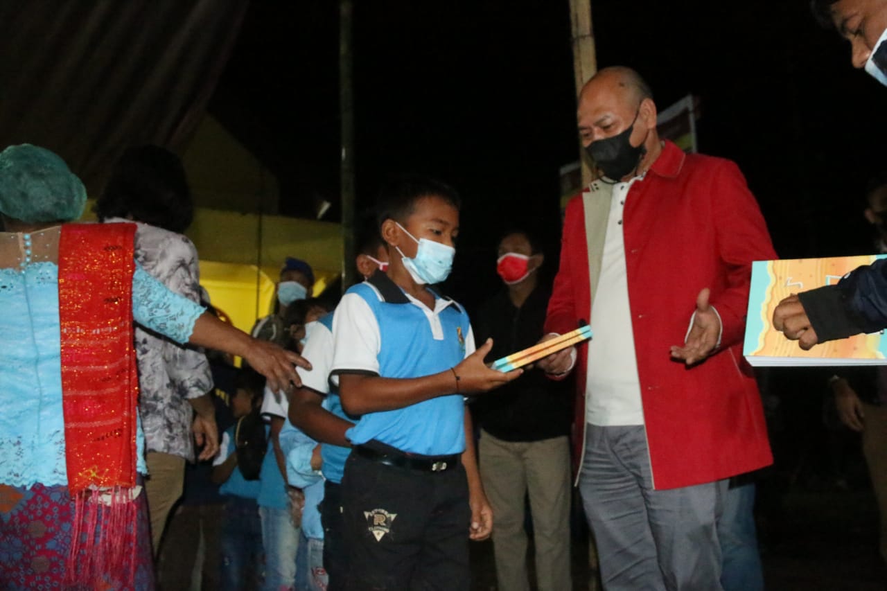 Turun Selama 2 Hari ke Dusun I Parurean Padang Parsadaan, Bupati Taput Kembali Menginap di Rumah Penduduk