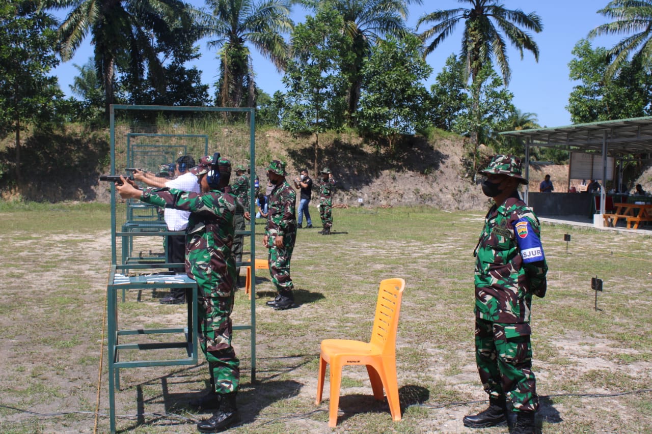 Kodim 0301/PBR Laksanakan Latihan Menembak Pistol Eksekusif Bersama Forkompimda Kota Pekanbaru