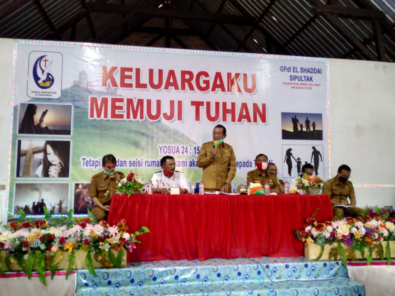 Wabup Taput Serahkan Kartu Keluarga Sehat Bagi Warga 3 Kecamatan dan Lanjut Berikan Bantuan Benih Ikan