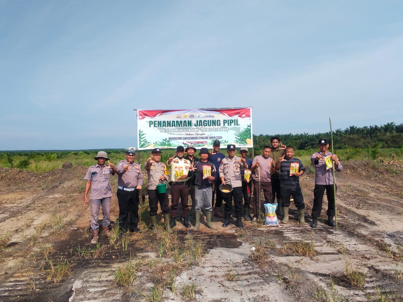Polsek Bandar Sei Kijang Tanam Jagung Pipil 1,5 Ha di Lahan PT CDSL Dukung Ketahanan Pangan Nasional