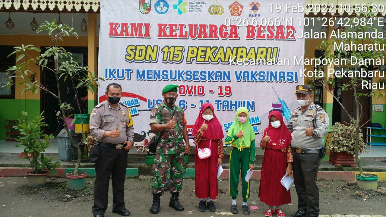 Babinsa Kodim 0301/PBR Monitor Pelaksanaan Vaksinasi Merdeka Anak di SD Negeri 115