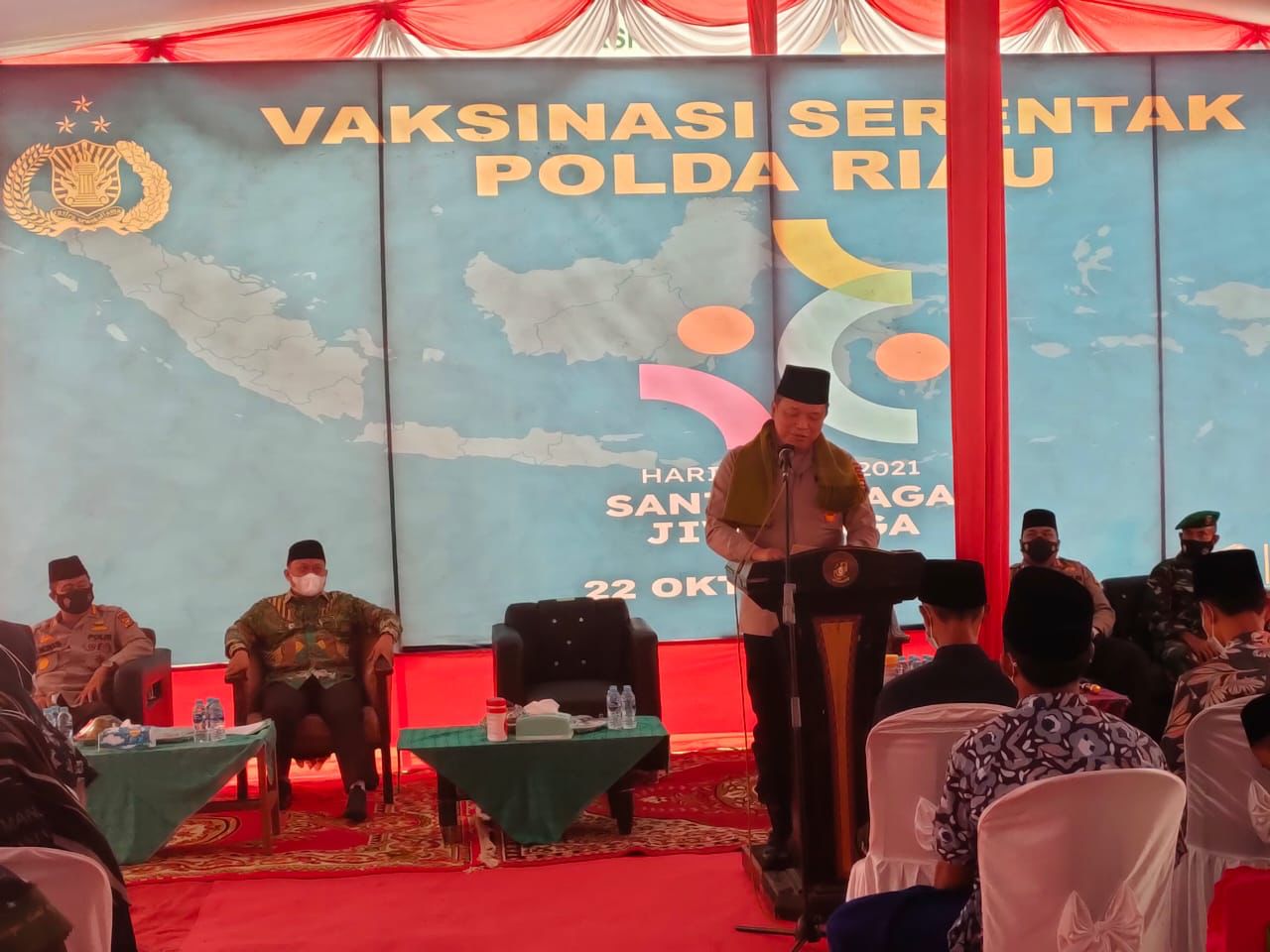 Peringati Hari Santri Nasional Ke-4 di Ponpes Hidayatul Salafiyah, Polda Riau Gelar Vaksinasi Serentak