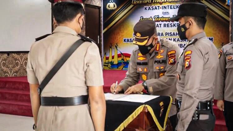 Kapolresta Pekanbaru Pimpin Upacara Serah Terima Jabatan Kasat Intelkam Dan Kasat Reskrim