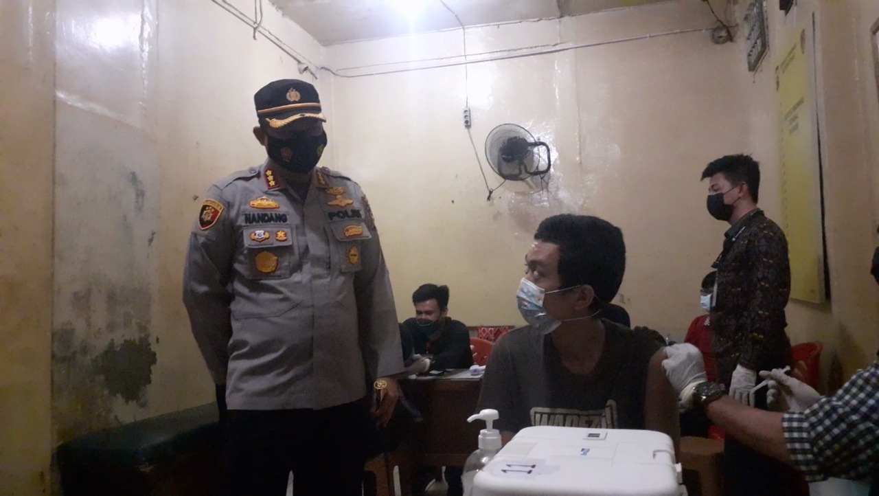 Cegah Penularan Covid-19, Polresta Pekanbaru Berikan Vaksin Untuk Para Tahanan
