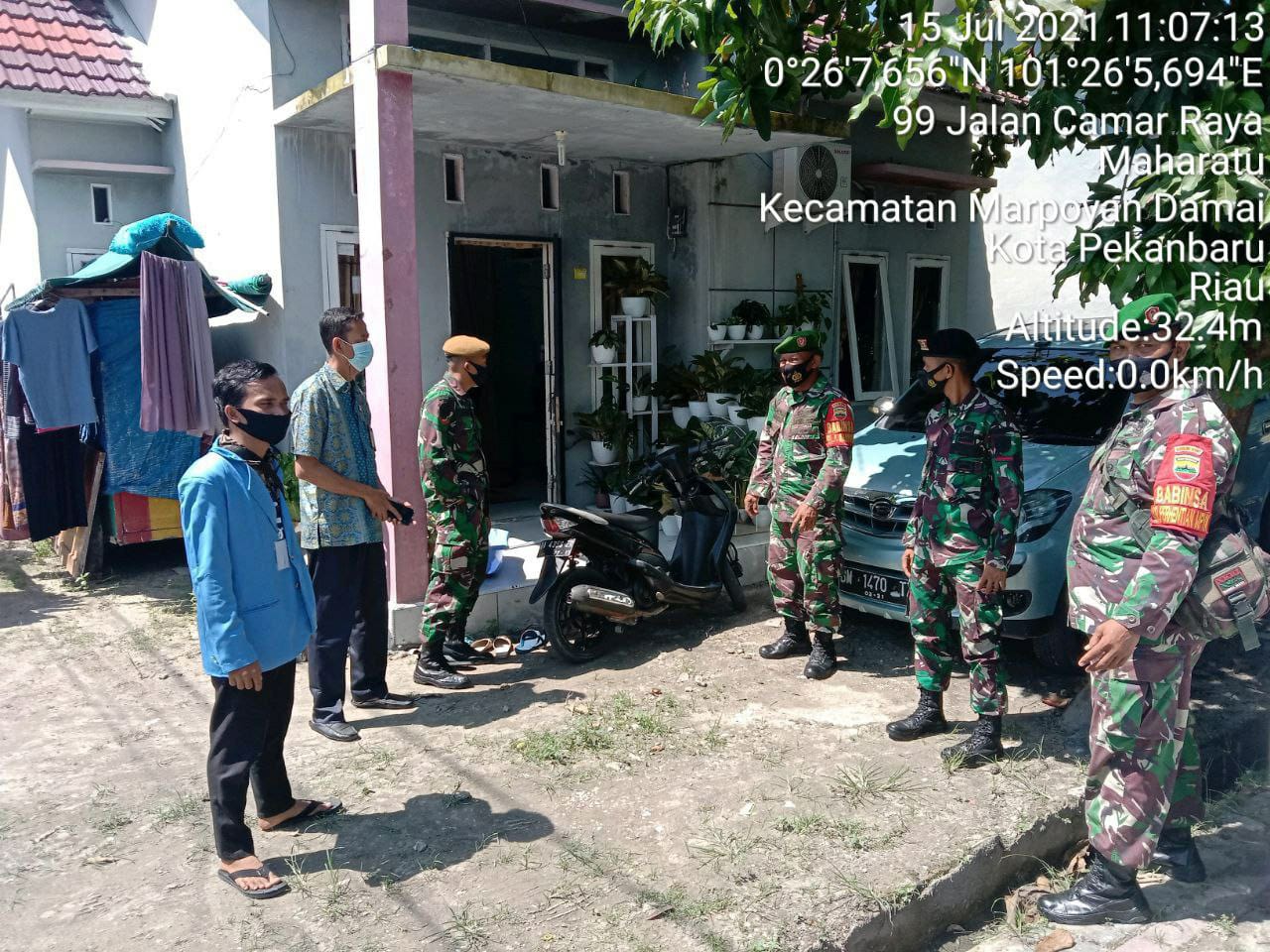 Babinsa Kodim 0301/PBR Bersama Tim Satgas Laksanakan Sosialisasi PPKM Mikro di Kelurahan Perhentian Marpoyan